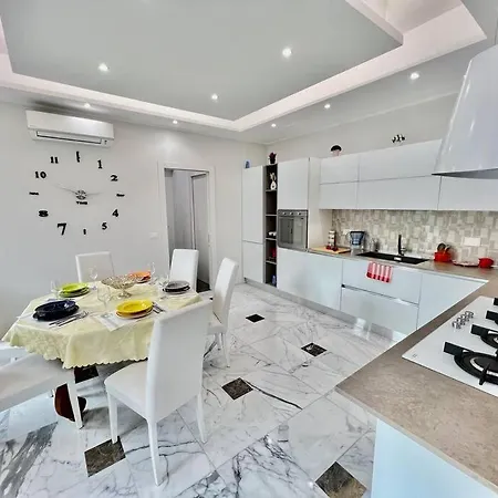 Lussuoso 130 Mq Zona Cipro Apartment *